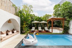 8 min Walk to beach - brand new 3bd pool villa!